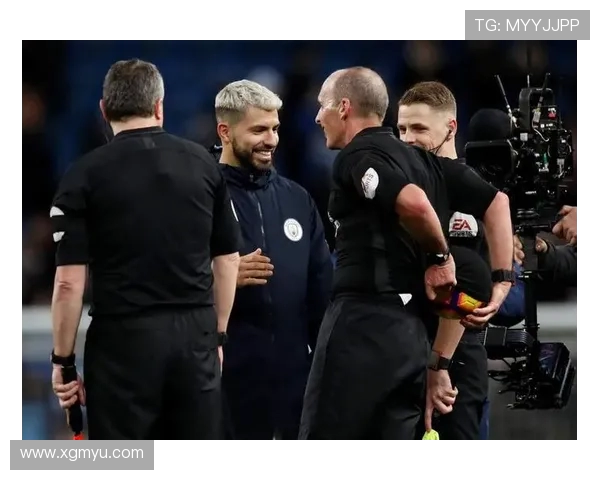 英超教练不能着急摔东西：关于英超教练赛场情绪管理的探讨